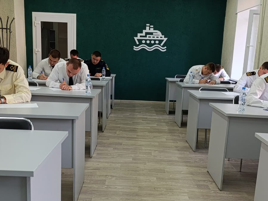 Экзаменационная пора у будущих речников